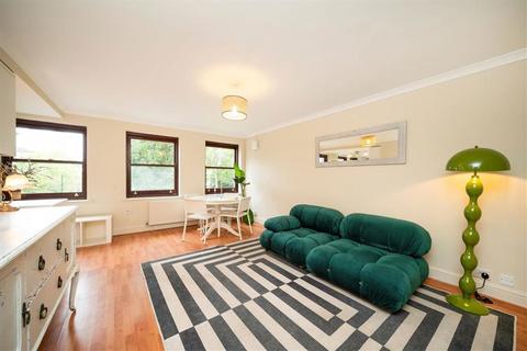 12 Wood Close, London, E2 6ET