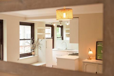 12 Wood Close, London, E2 6ET