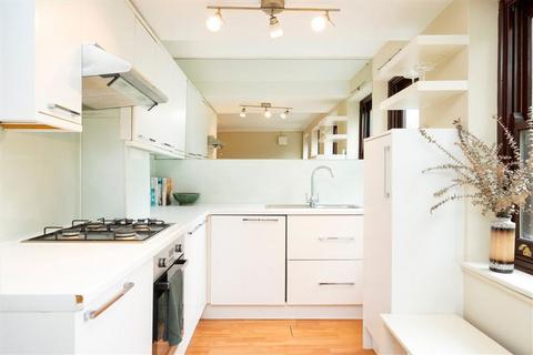 12 Wood Close, London, E2 6ET