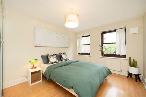 12 Wood Close, London, E2 6ET