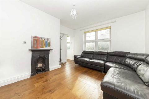 2 bedroom flat to rent, St. Katharines Way, London E1W