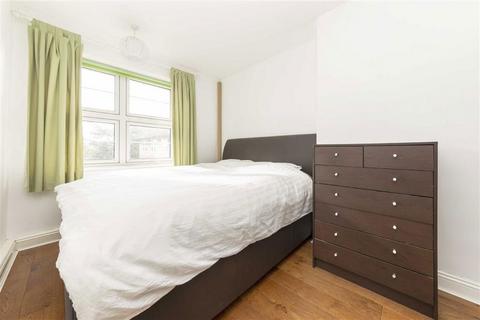 2 bedroom flat to rent, St. Katharines Way, London E1W