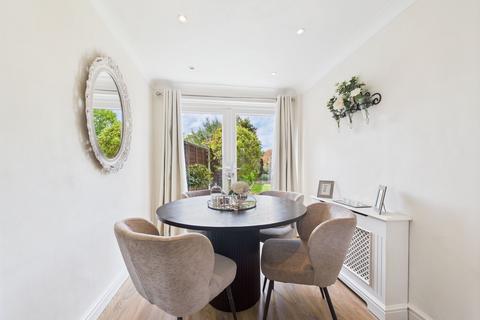2 Cherry Close, Ruislip, HA4 6EE