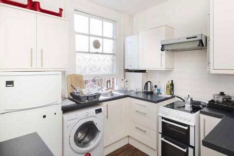 2 bedroom flat to rent, Victoria Avenue, Surbiton KT6