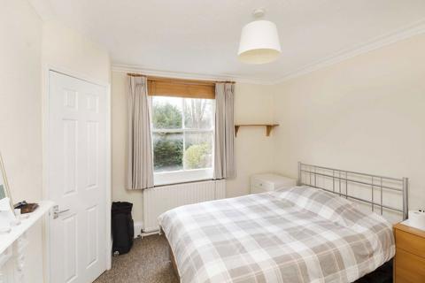2 bedroom flat to rent, Victoria Avenue, Surbiton KT6