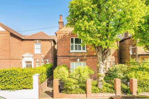 17b Brenda Road, London, SW17 7DD