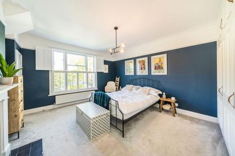 17b Brenda Road, London, SW17 7DD