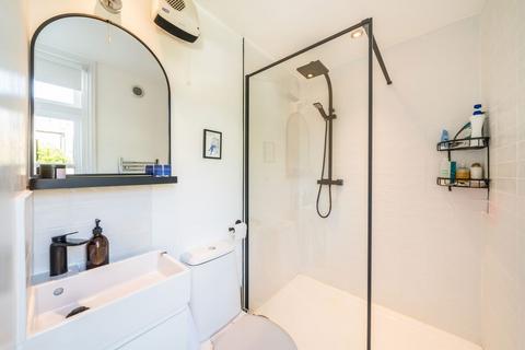 17b Brenda Road, London, SW17 7DD