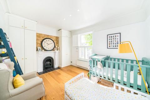 17b Brenda Road, London, SW17 7DD