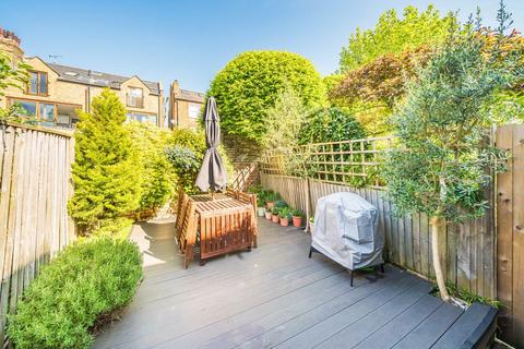 17b Brenda Road, London, SW17 7DD
