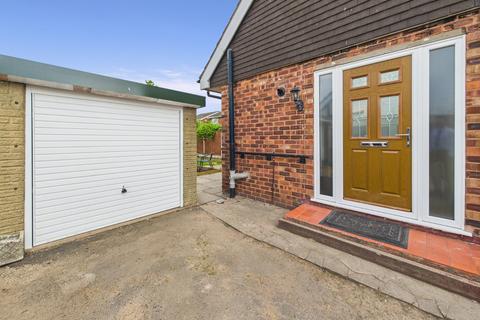5 Halifax Drive, Worcester, WR2 4DR