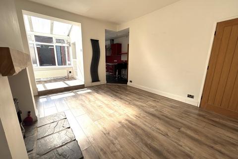 4 bedroom semi-detached house to rent, Bennetts Lane, Bolton, BL1