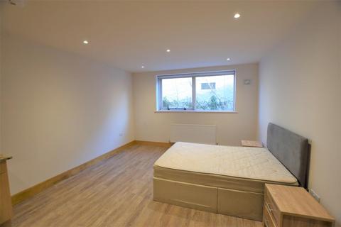 Studio to rent, Colindale Avenue, Colindale