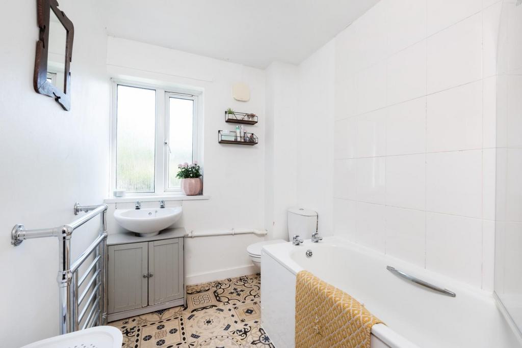 96 Chandler Close, Bath BA1 4 EQ-11.jpg