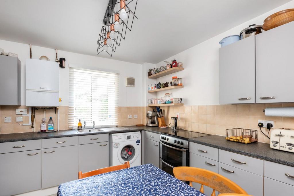 96 Chandler Close, Bath BA1 4 EQ-7.jpg