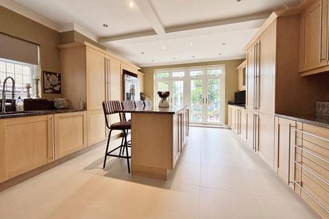 138 Wickham Way, Beckenham, BR3 3AR