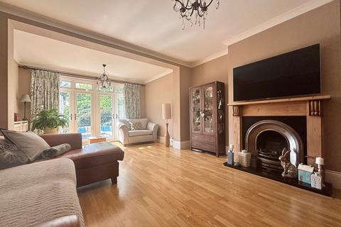 138 Wickham Way, Beckenham, BR3 3AR