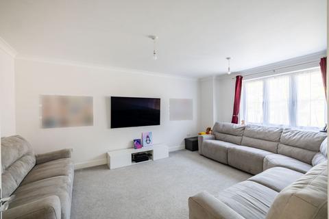 18 Boxford Close, South Croydon, CR2 8SY