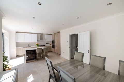 18 Boxford Close, South Croydon, CR2 8SY