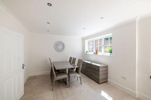 18 Boxford Close, South Croydon, CR2 8SY