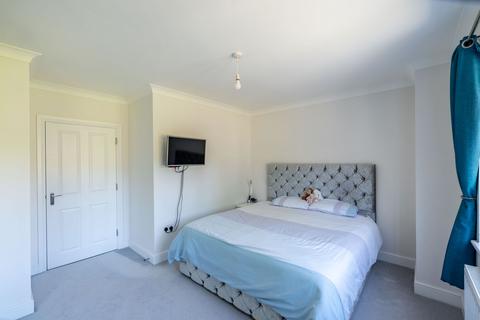 18 Boxford Close, South Croydon, CR2 8SY