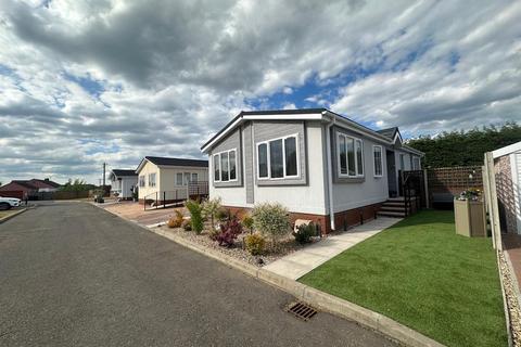 2 bedroom park home for sale, Wixfield Park, Ipswich IP7