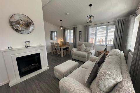 2 bedroom park home for sale, Wixfield Park, Ipswich IP7