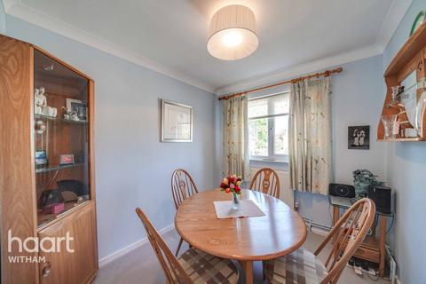18 Blott Rise, Witham, CM8 1DG
