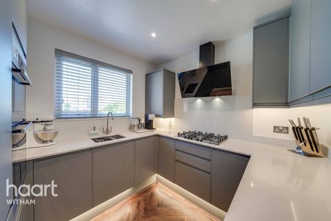 18 Blott Rise, Witham, CM8 1DG
