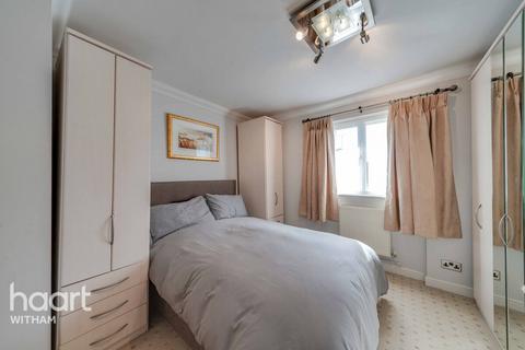 18 Blott Rise, Witham, CM8 1DG