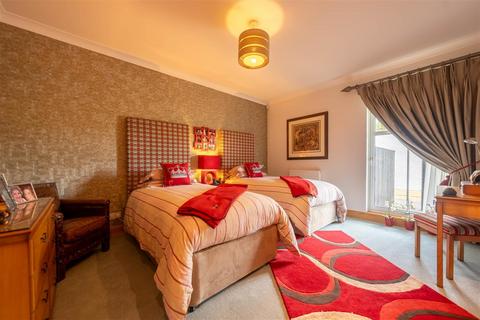 12 Braeside, Auchterhouse, Dundee, DD3 0QQ