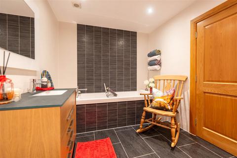 12 Braeside, Auchterhouse, Dundee, DD3 0QQ
