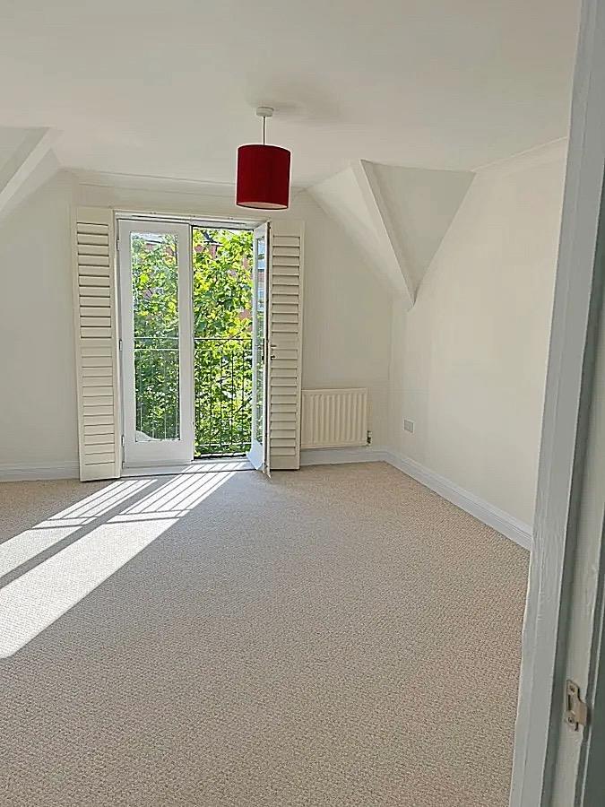 Unfurnished Lounge.JPG