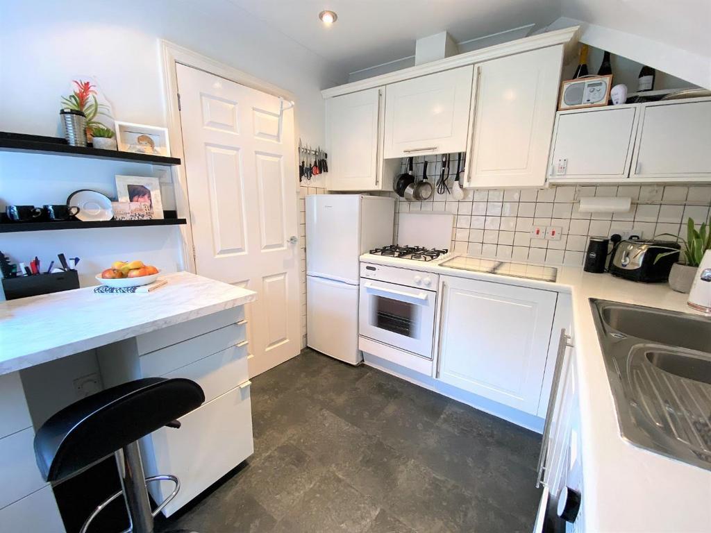 Kitchen 2.jpg