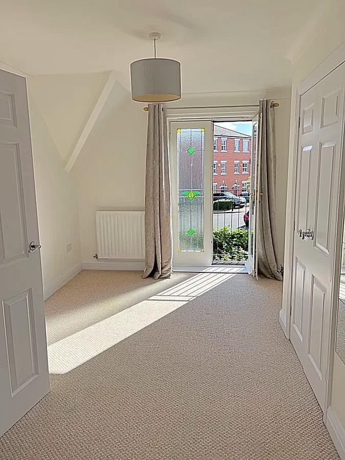 Unfurnished En-Suite Double Bedroom 1.JPG