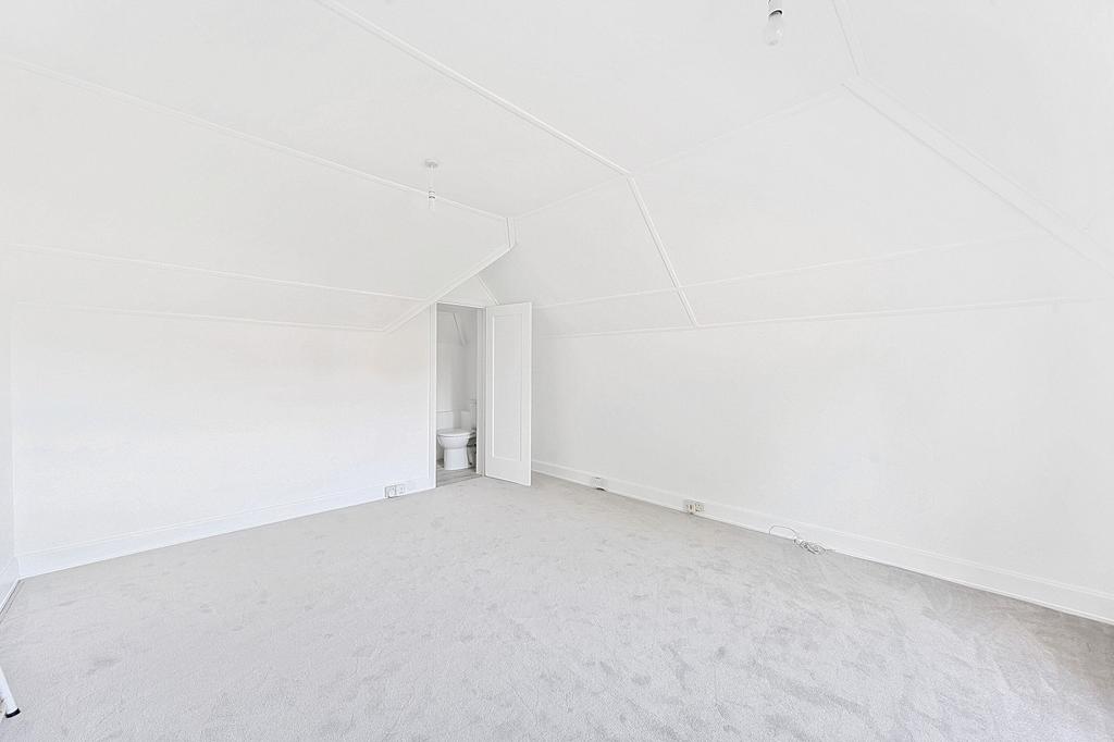 Master Suite with ensuite &amp; dressing room
