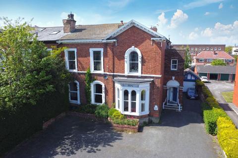 2 bedroom apartment for sale, Queens Road, Southport PR9
