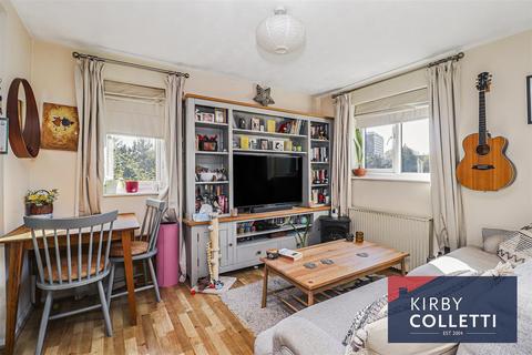 1 bedroom flat for sale, Parrotts Field, Hoddesdon
