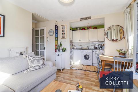 1 bedroom flat for sale, Parrotts Field, Hoddesdon