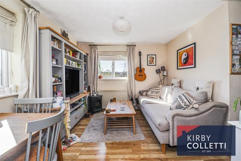 1 bedroom flat for sale, Parrotts Field, Hoddesdon