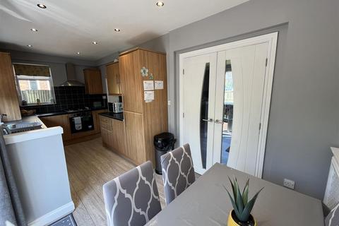 13 Griffe Drive, Wyke, Bradford, BD12 8QB