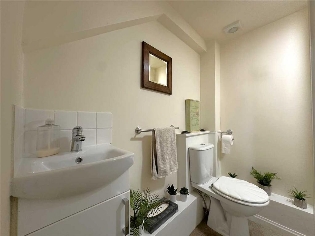 Cloakroom (L-shaped)