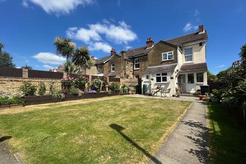 5 bedroom semi-detached house for sale, The Avenue, Gravesend, DA11
