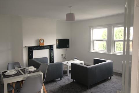 2 bedroom flat to rent, Flat 3, 1 Kelso Road, LS2 9PR
