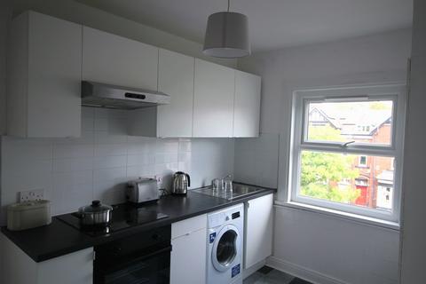 2 bedroom flat to rent, Flat 3, 1 Kelso Road, LS2 9PR