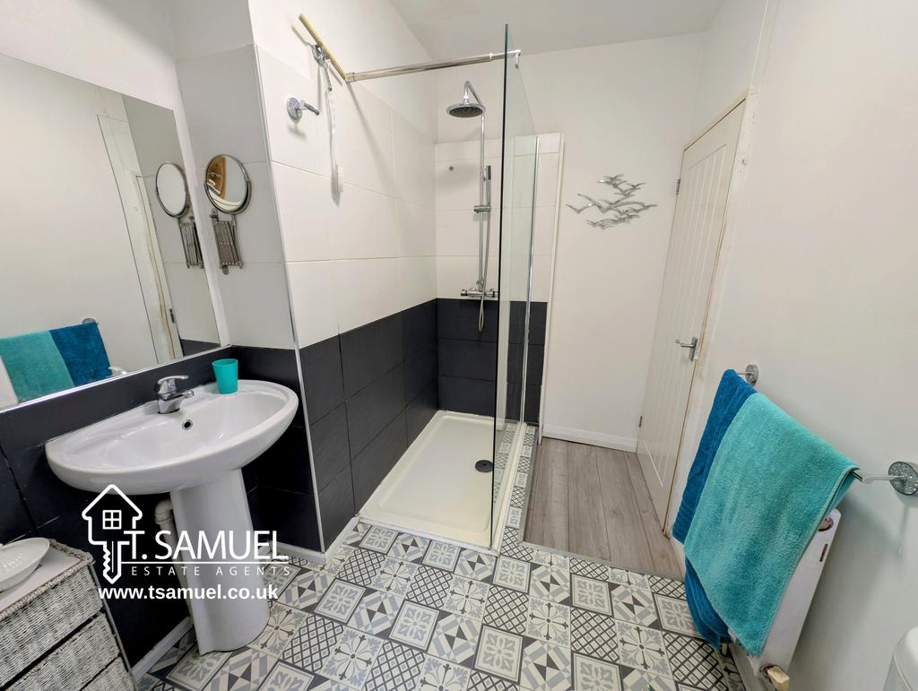 Upstairs bathrom