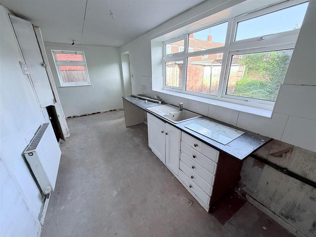 Kitchen/ Dining Room