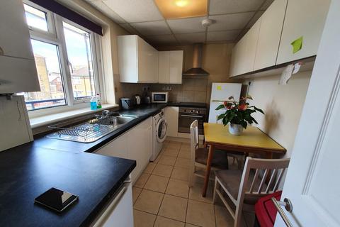 3 bedroom apartment to rent, Beckway Street, London, SE17