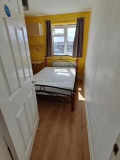 3 bedroom apartment to rent, Beckway Street, London, SE17