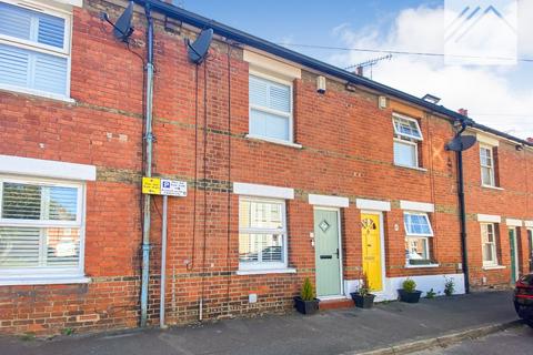 3 bedroom terraced house to rent, North Road Avenue, Brentwood